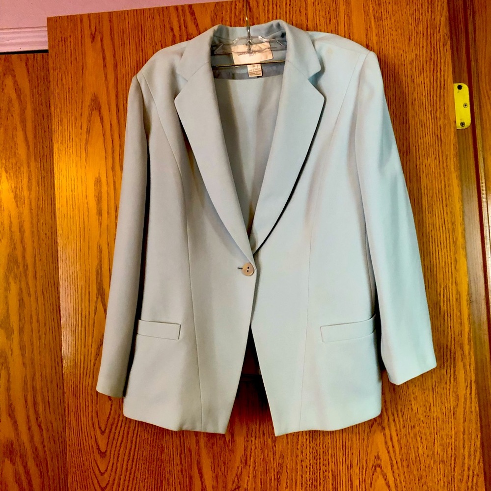 Classy Jones NewYork suit size 16